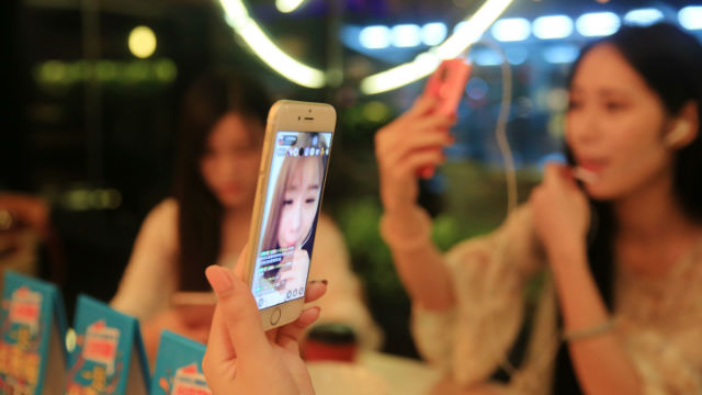 摘要:美女网红直播,o2o,手机付款,优惠返券,移动互联网的各种新玩法