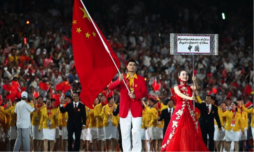 （连续三届奥运会上，中国代表队“番茄炒蛋”式的礼服已经成为恒源祥继“羊羊羊”之后，在互联网时代的另一个标志。）