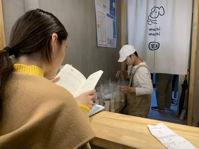 这款奶茶因为搭上周杰伦爆红,排队3小时限购1杯,二手也有人买?-凤投会